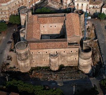 קטאניה Ursino Castle Terrace Residence מראה חיצוני תמונה